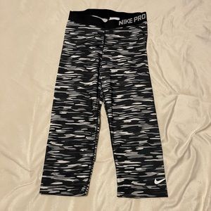 Nike pro cropped leggings
